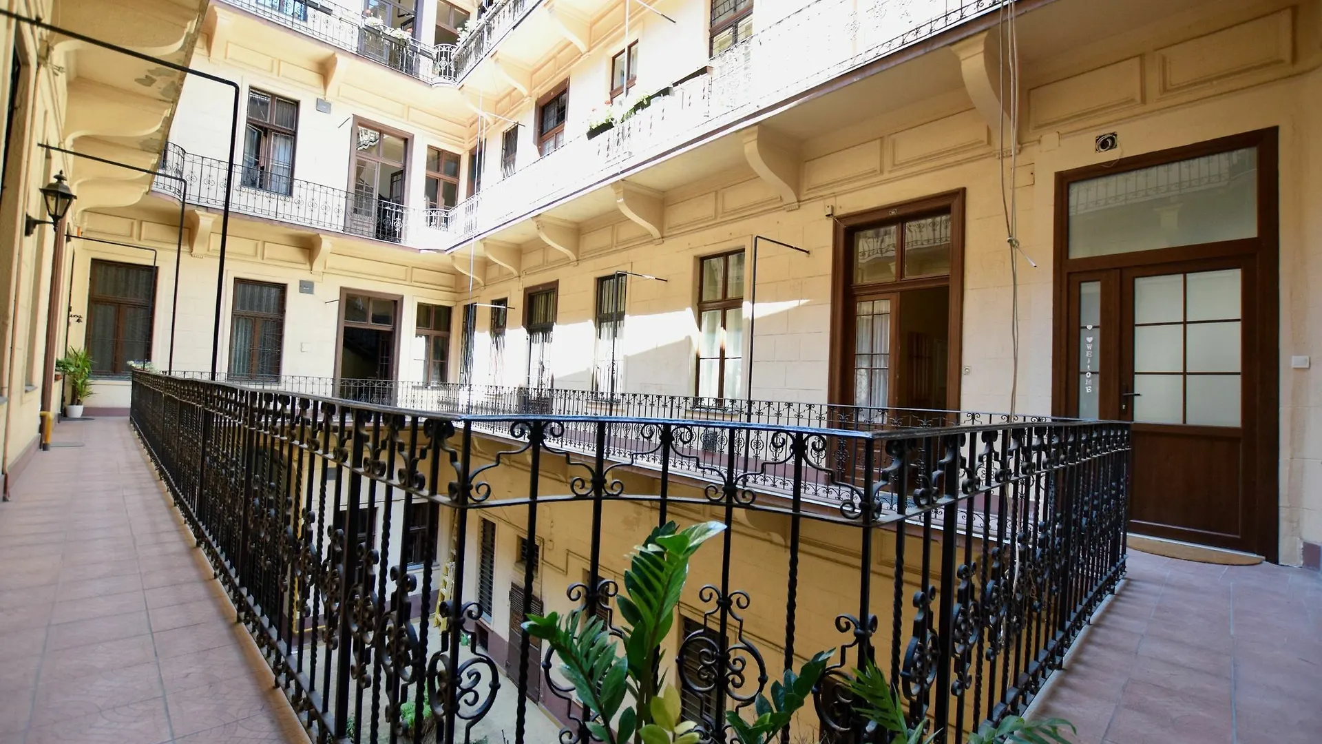 Hi5 Apartments - Luxury Suits Budapest