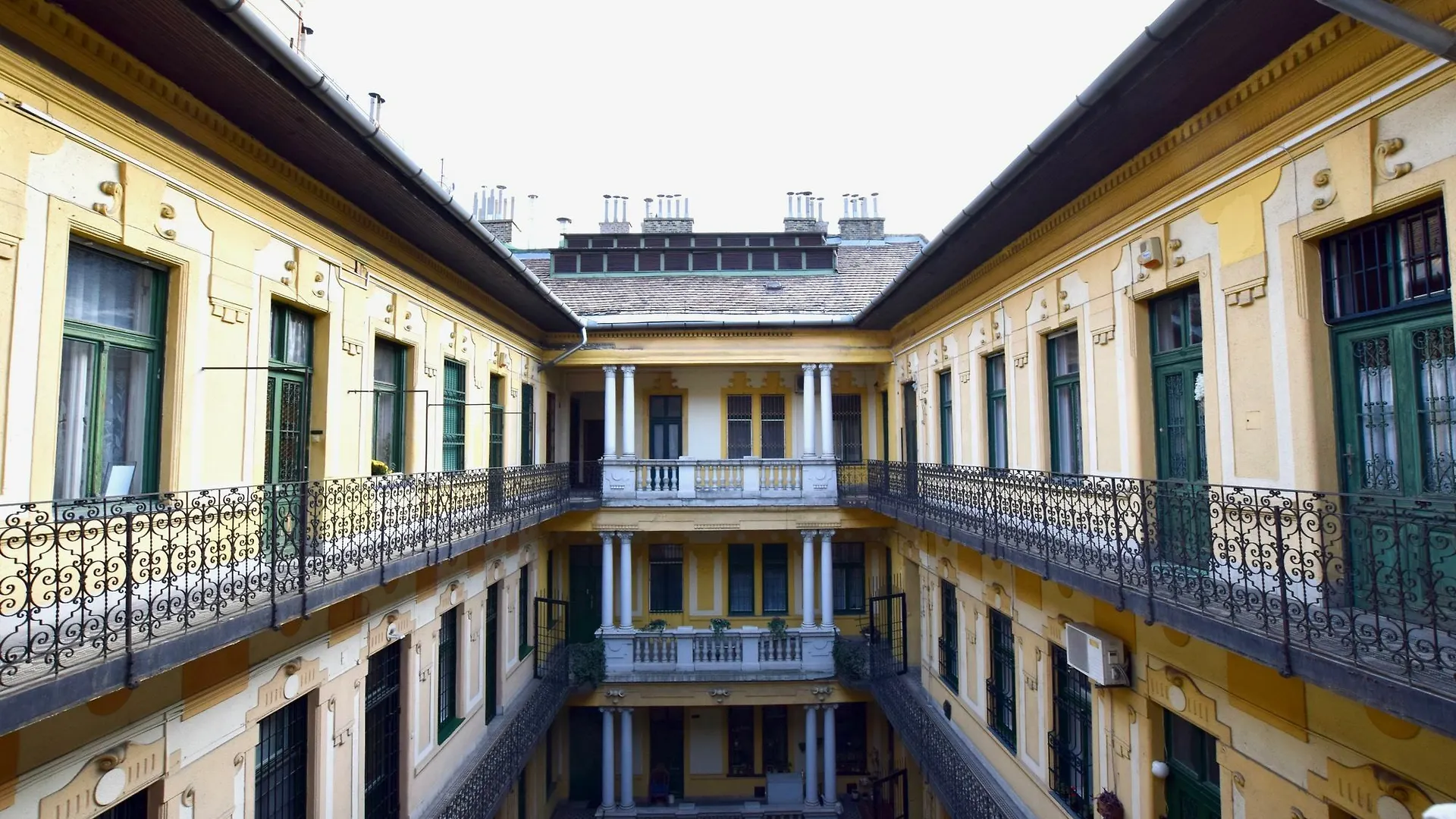 Hi5 Apartments - Luxury Suits Budapest