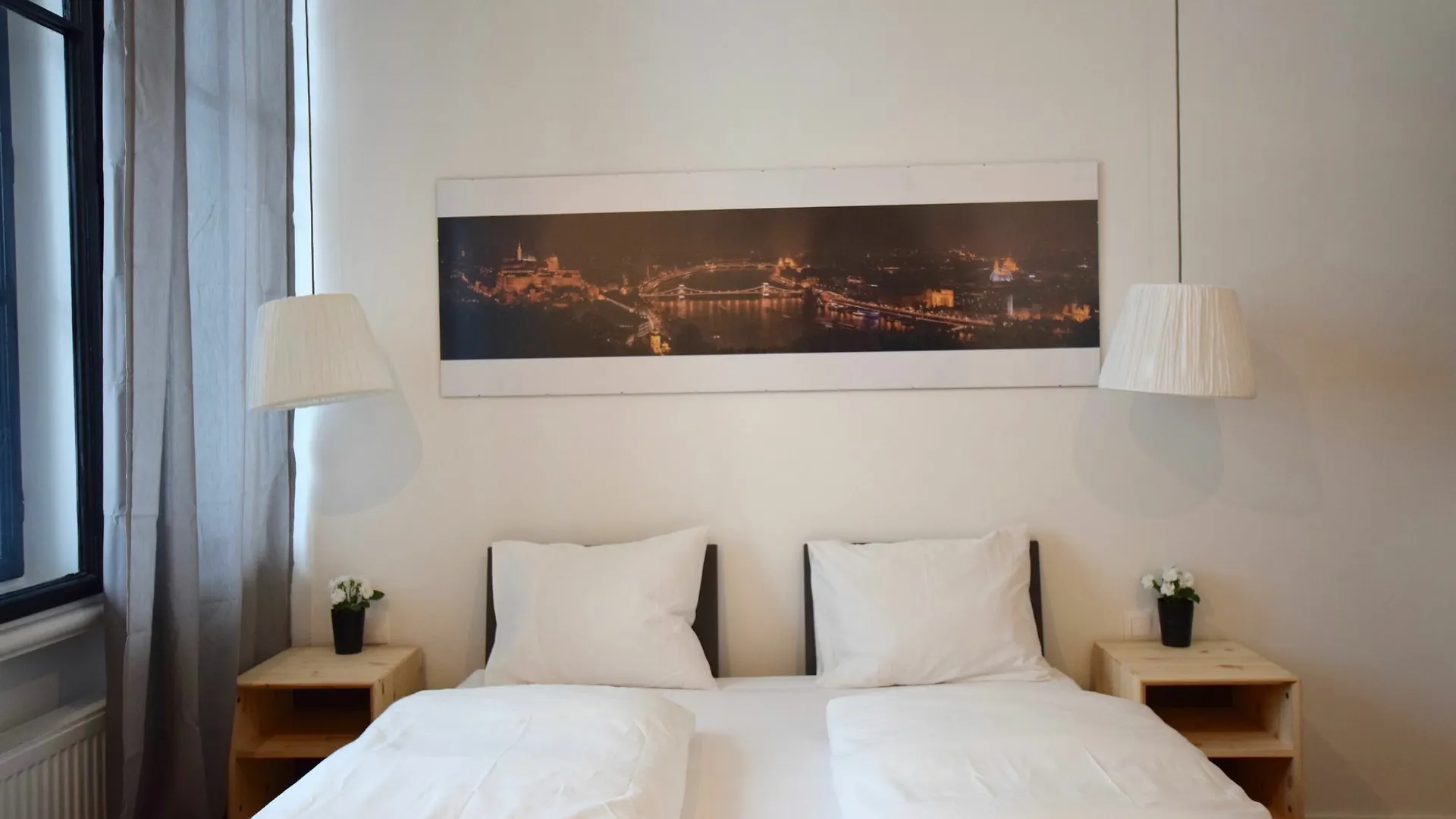 Hi5 Apartments - Luxury Suits Budapest 0*,  Hungría