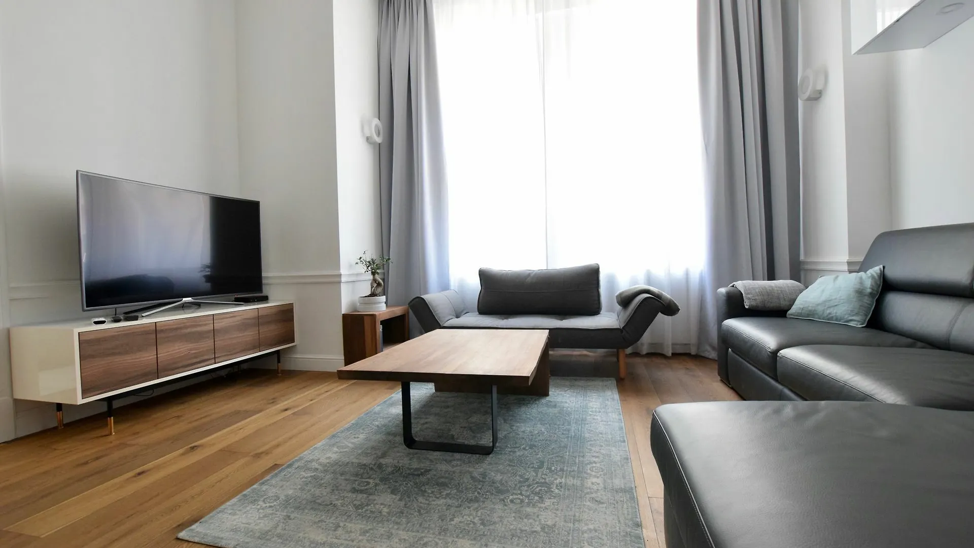 Hi5 Apartments - Luxury Suits Budapest
